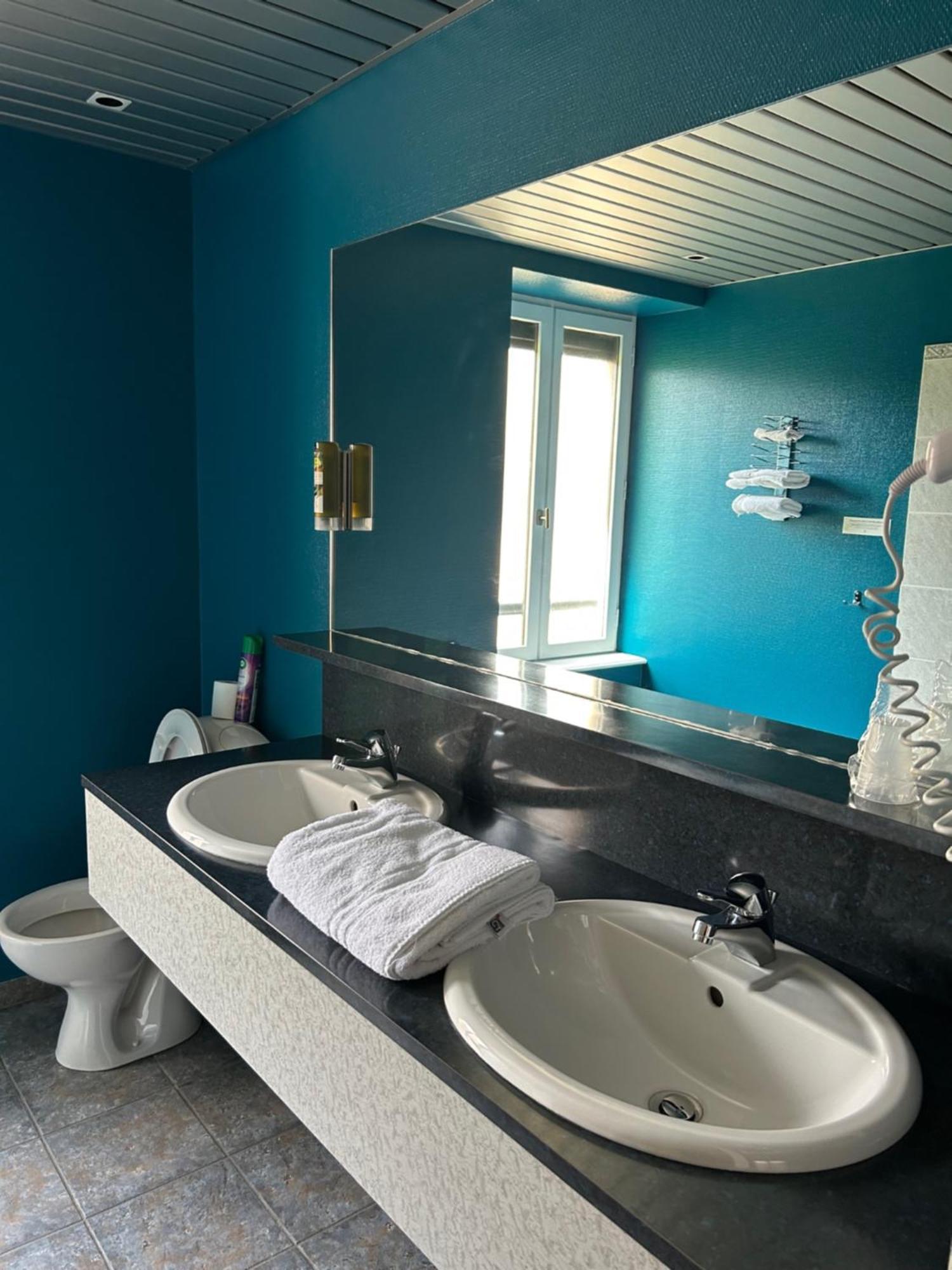 Le Bel Vue Hotel Le Cergne Kültér fotó