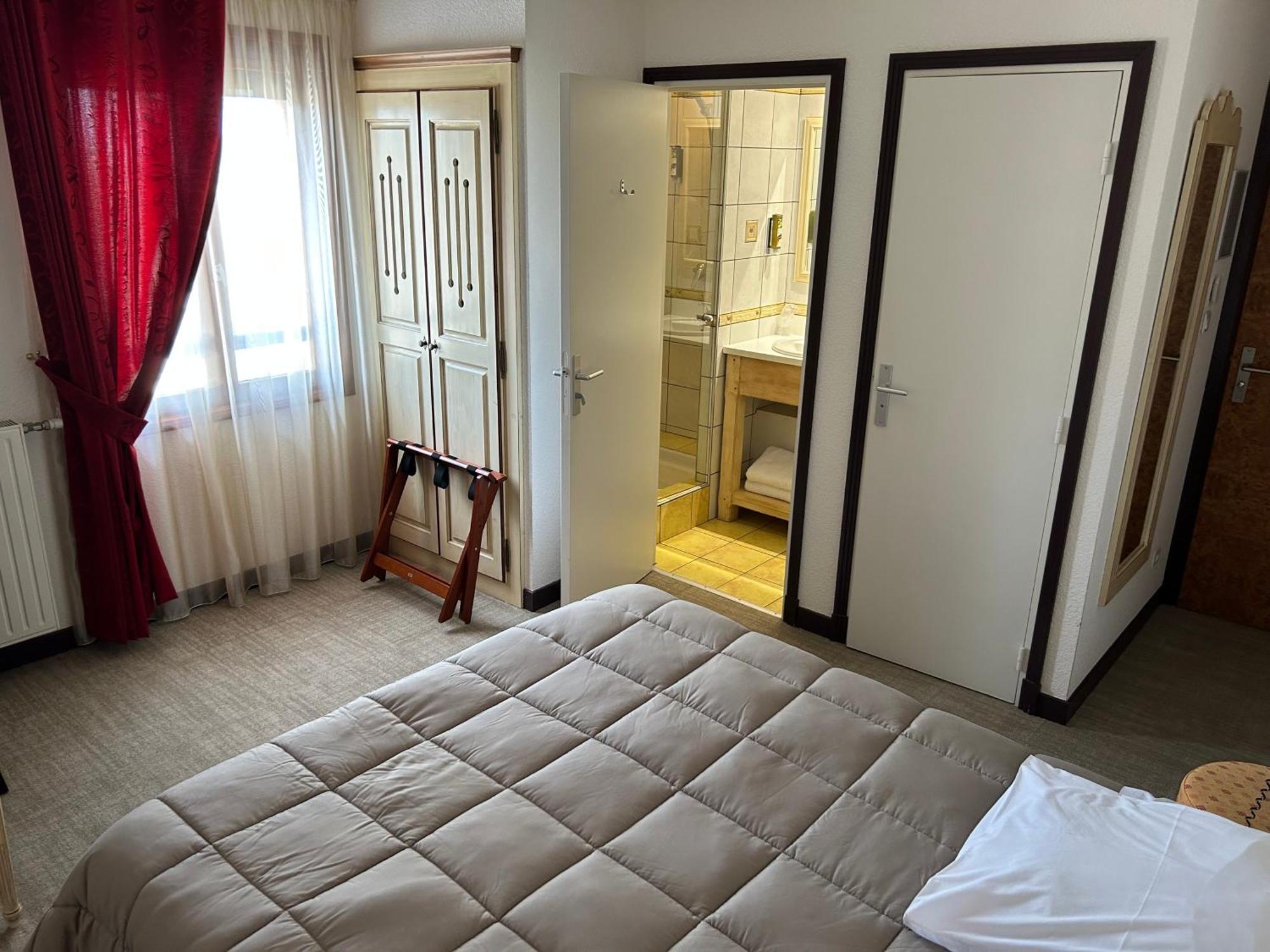Le Bel Vue Hotel Le Cergne Kültér fotó