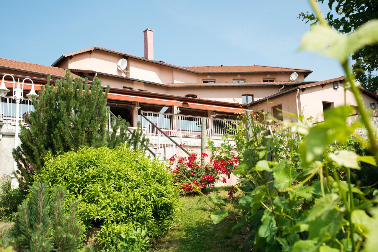 Le Bel Vue Hotel Le Cergne Kültér fotó